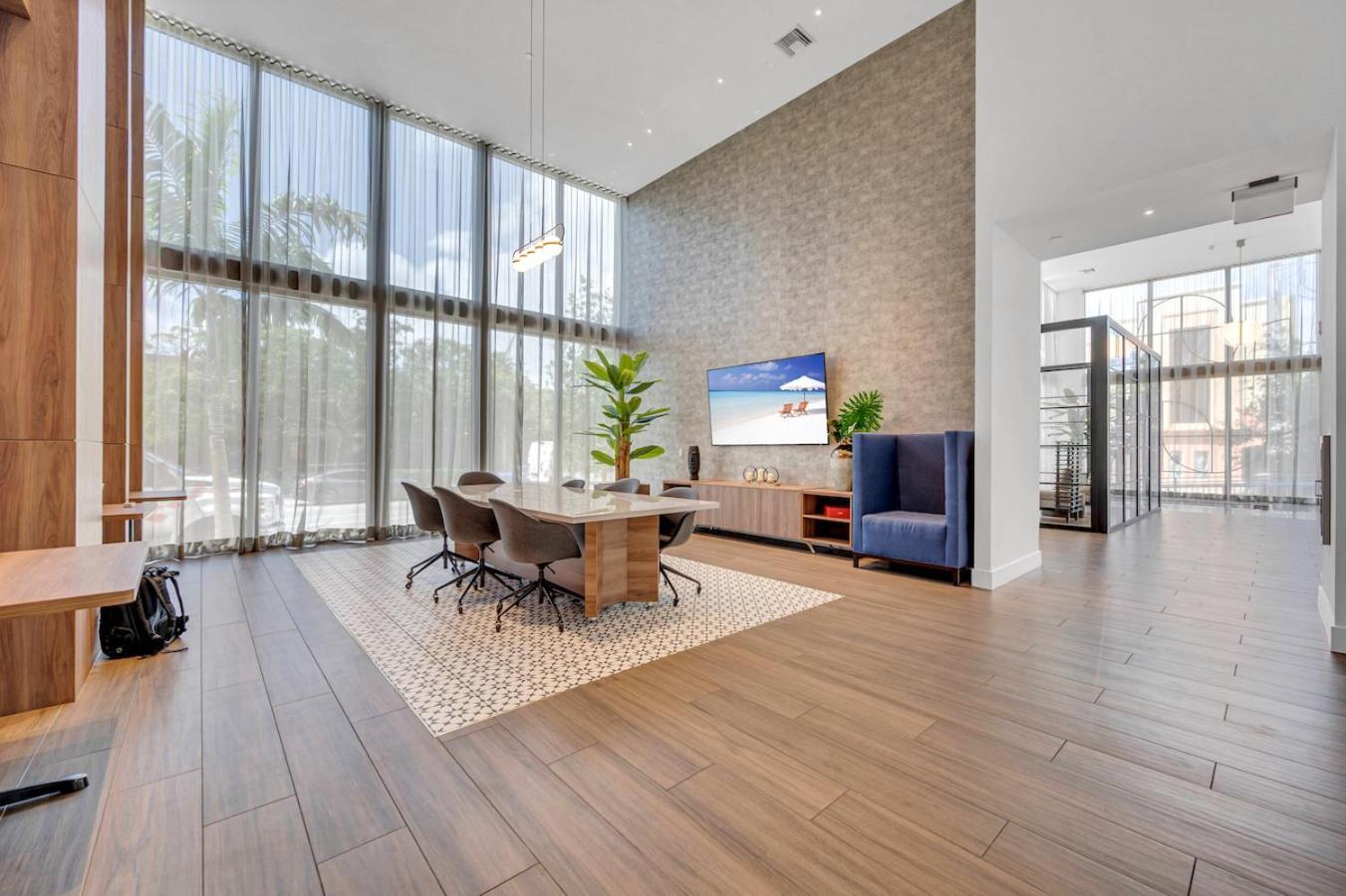 Appartamento Modern Unit Mins From Brickell With Free Parking Miami Esterno foto